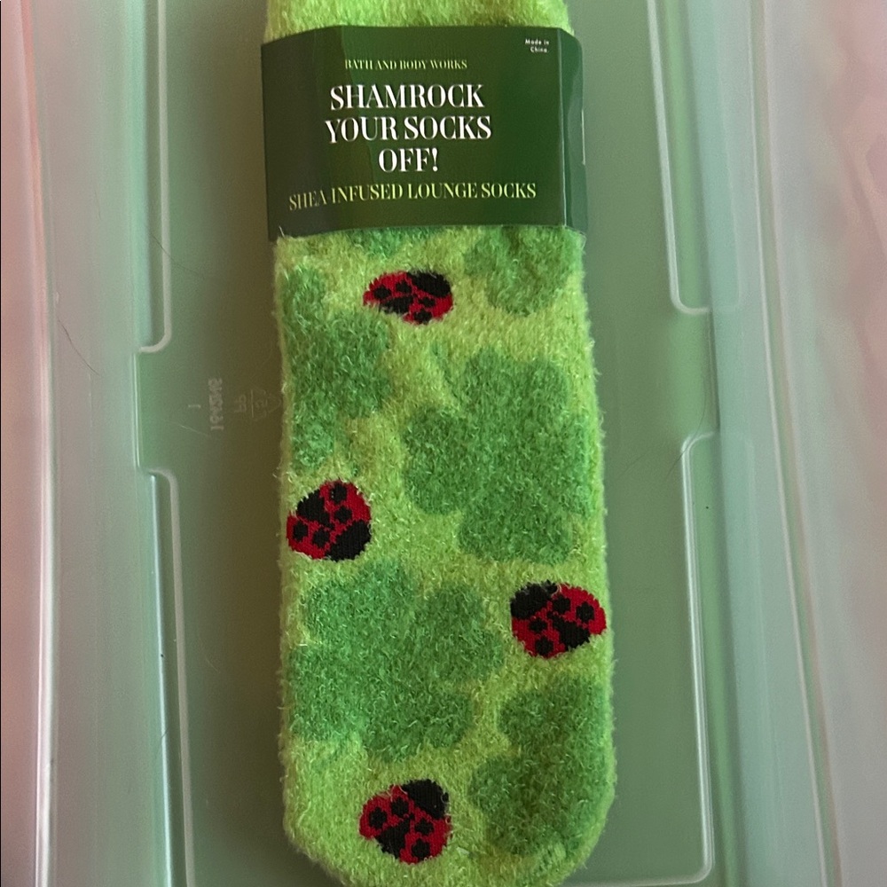 Bath & Body Works Green Shamrock Lounge Socks